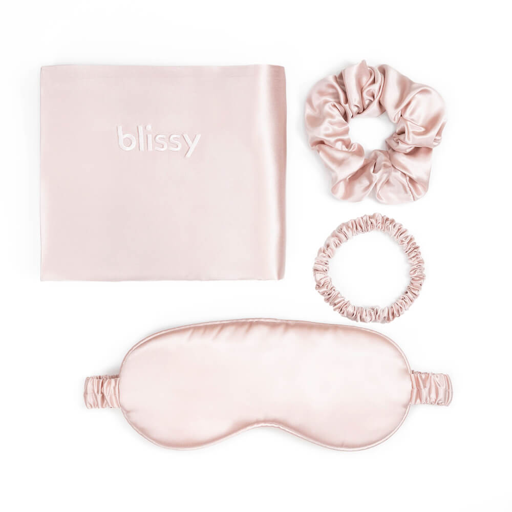 Blissy Dream Set - Pink - Queen NIB Amazon.com: Juicy Couture Kiss Pleat Plush Micromink Light  main image 4