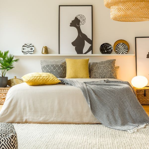 pillow arrangement: arrange pillows on a bed with ease