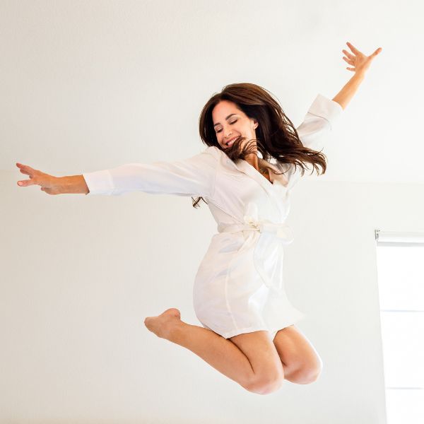 The Best Silk Gift for Bride on Wedding Day: Pamper Her in Style