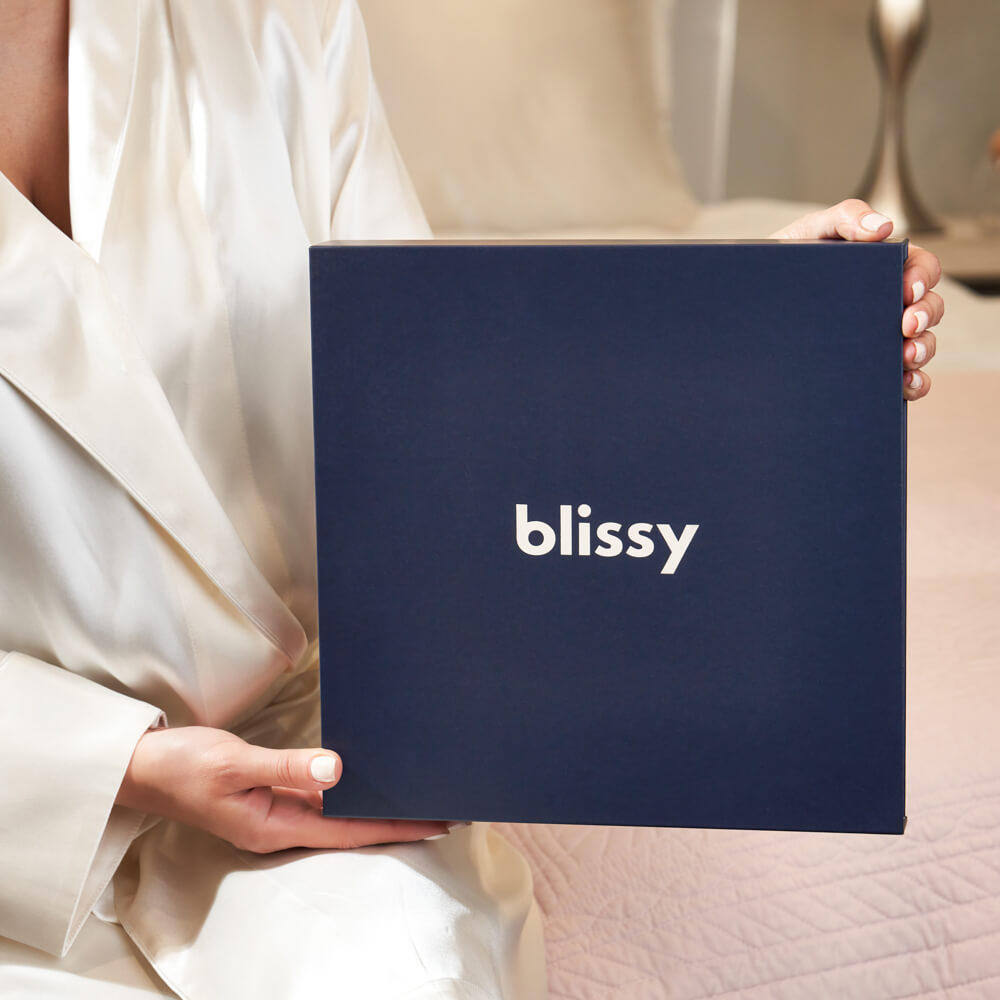 Blissy Blue Silk Blissy Dream Set Detail – Queen