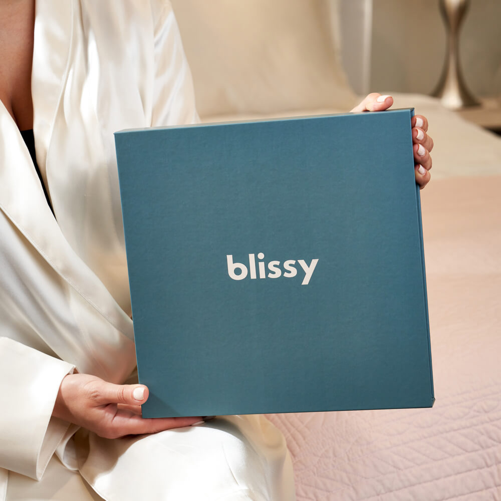 Blissy Ash Blue Silk Blissy Dream Set Detail – Standard