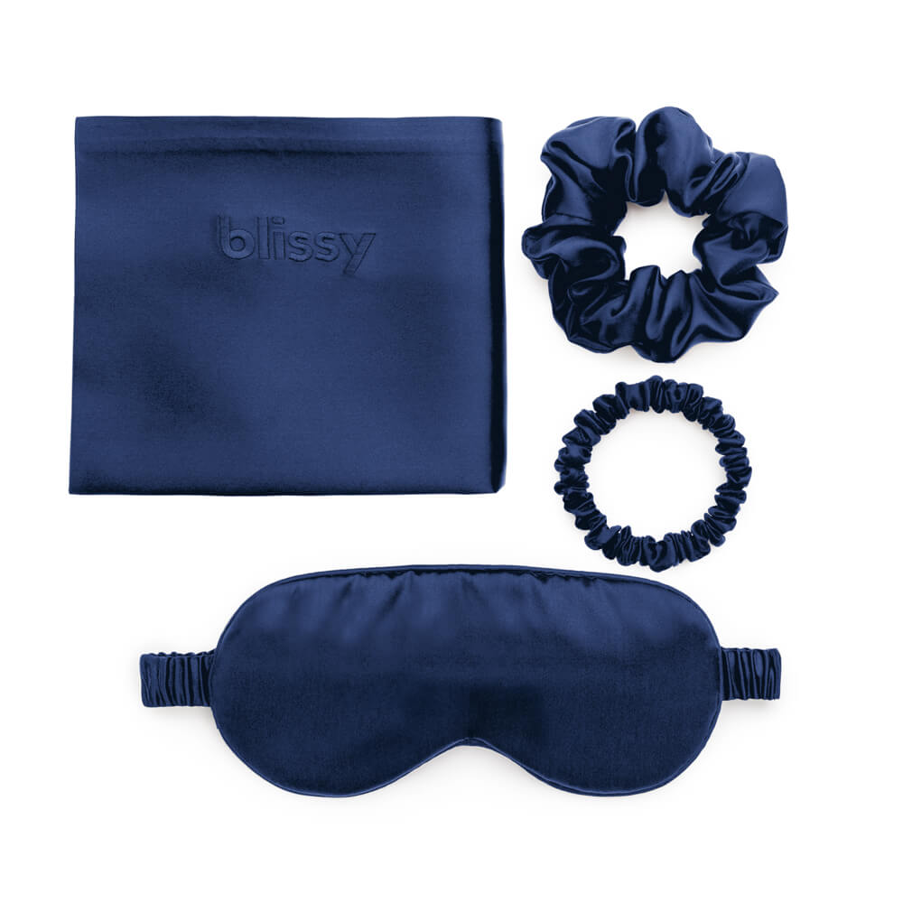 Blissy Queen Blue Blissy Dream Set Lifestyle – Mulberry Silk