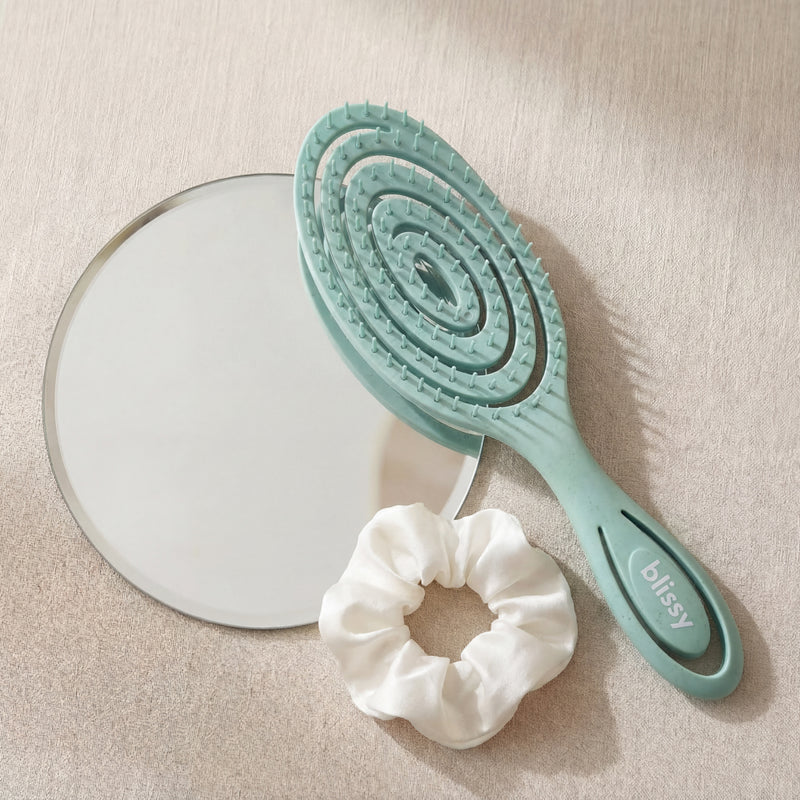 Blissy Teal Silk Blissy Detangling Brush Detail –