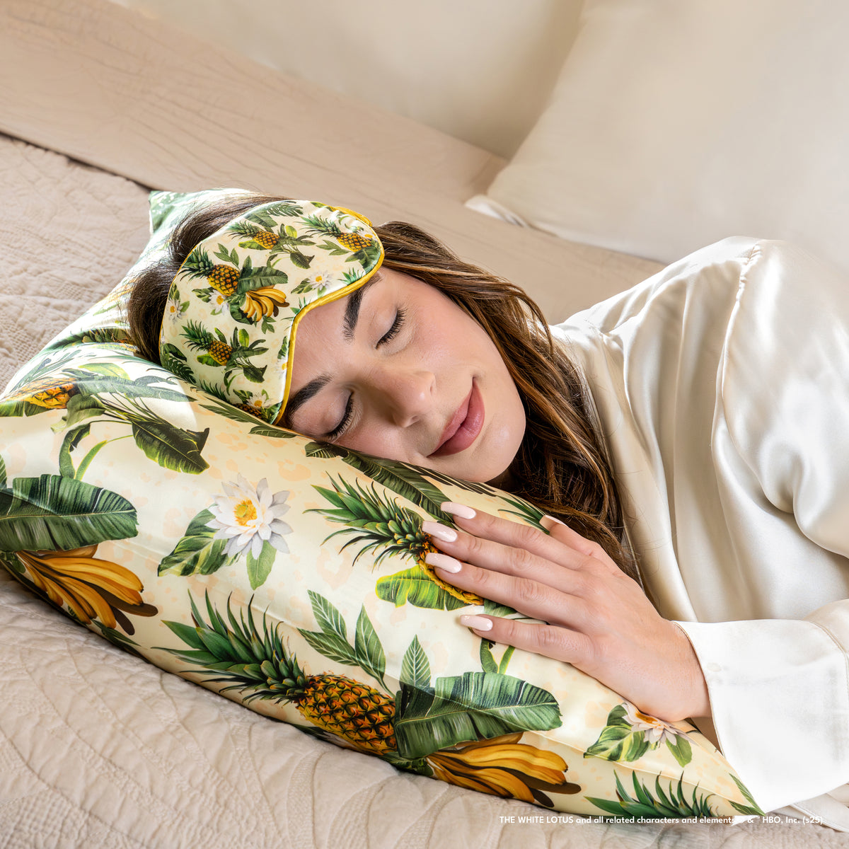 Blissy White Lotus Silk Sleep Mask Detail –