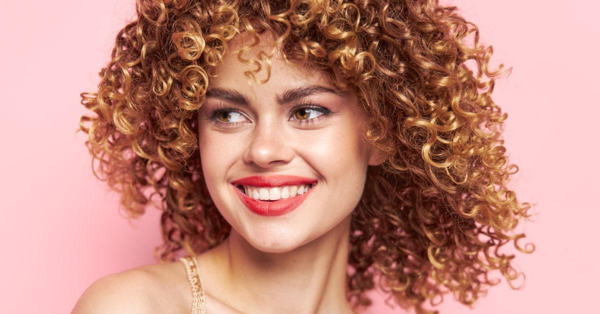 The Top Haircuts for Curly Hair and Round Faces & How to Ask for Them –  Blissy